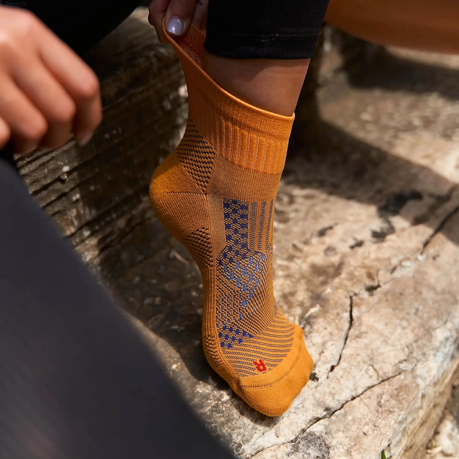 GoWith 2 Pairs Unisex Running Socks, Anti-Blister Cushioned Athletic Performance Padded Seamless Ankle Socks