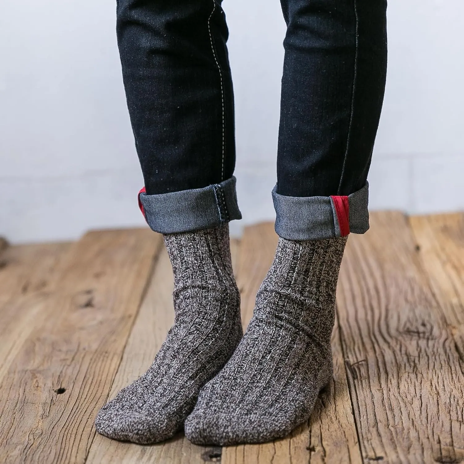 HUGSWEET 6 Pairs Warm Socks for Men Thick Winter Socks Thermal Wool Soft Hiking Crew Socks with Gifts Box