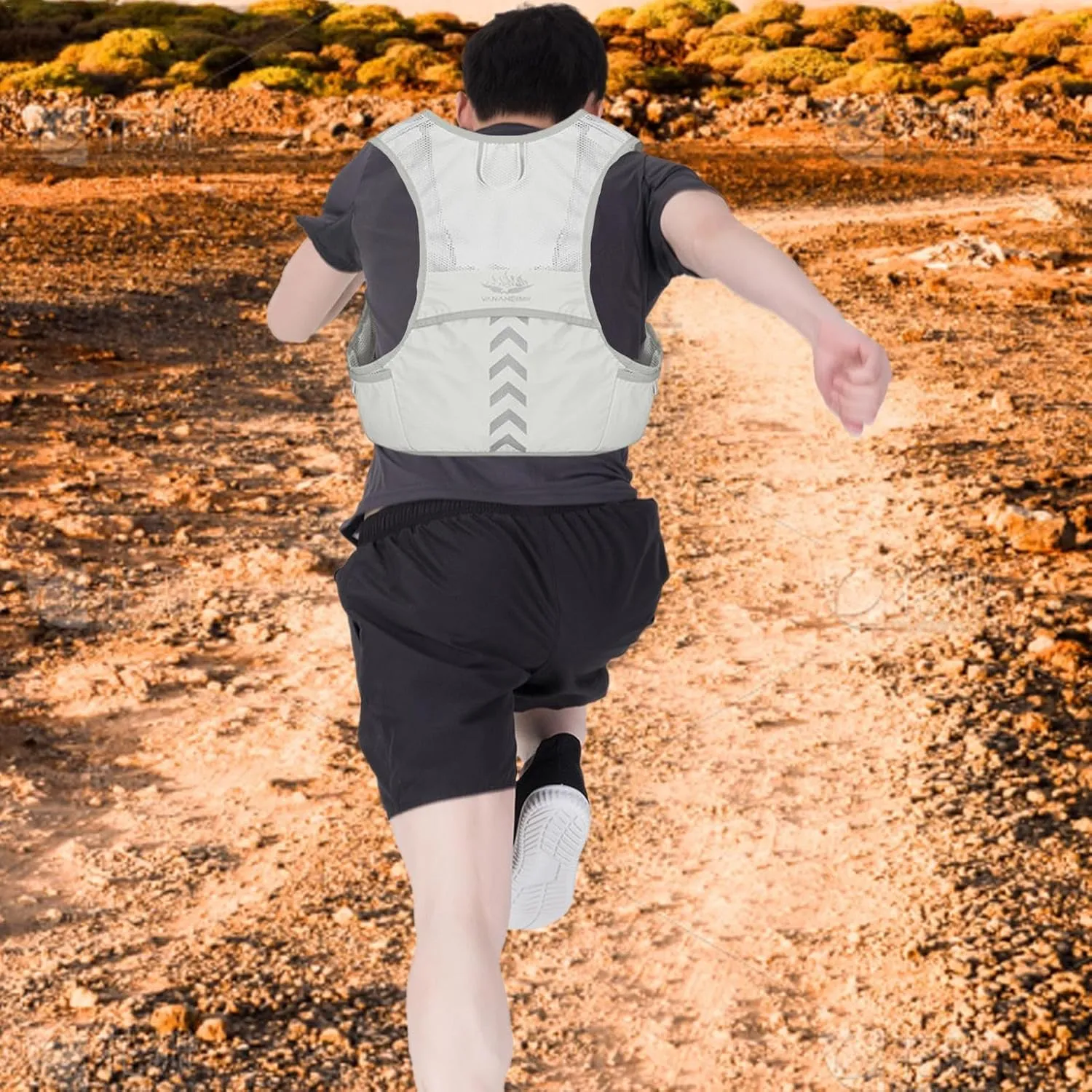 Hydration Running Vest | Reflective Water Vest Backpack,Phone Holder, Breathable Hydration Backpack Vest for Hiking Cycling Running Biking
