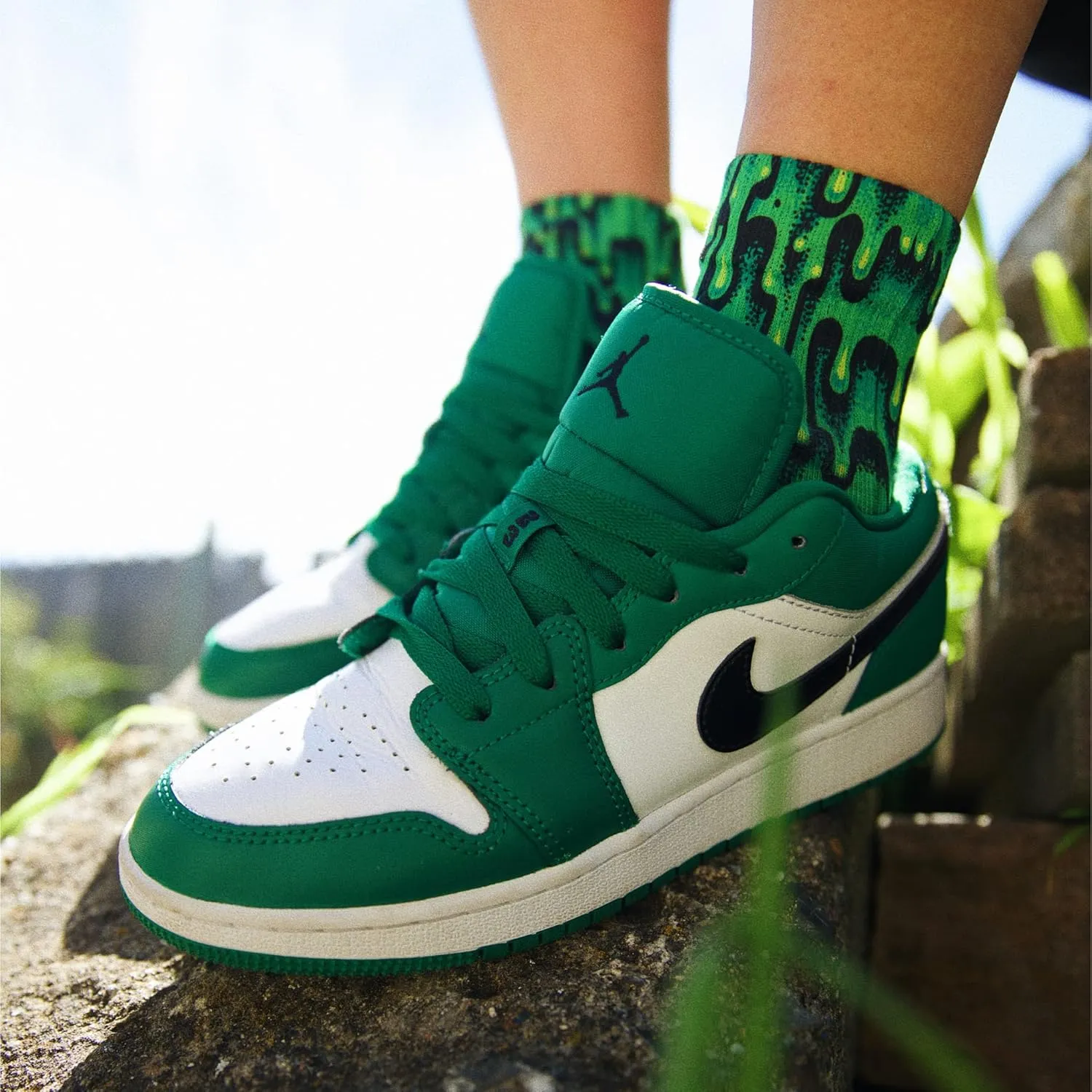 MERGE4 Slime Quarter Crew Socks With Art By Jimbo Phillips Green Slime Comfy Compression C