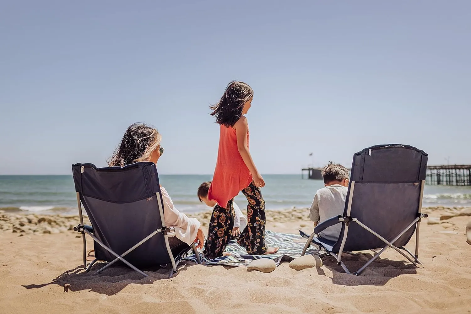 ONIVA - a Picnic Time Brand - Tranquility Beach Chair with Carry Bag - Low Beach Chair