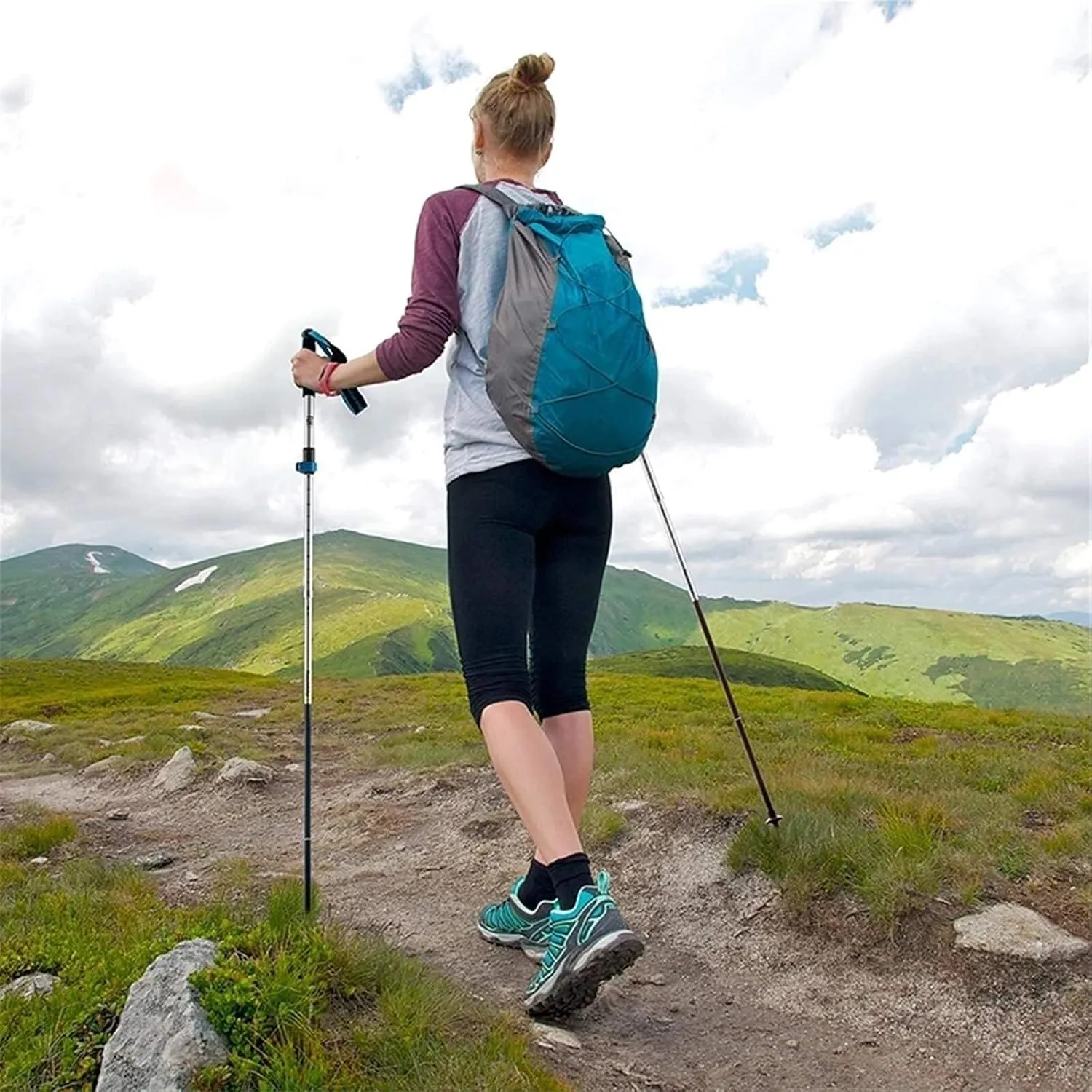 Trekking Poles, Foldable and Adjustable Trekking Poles, High Grip and Durable, Soft and Comfortable Handle, Easy to Store, Suitable for Hiking and Climbing (Red 2PCS)